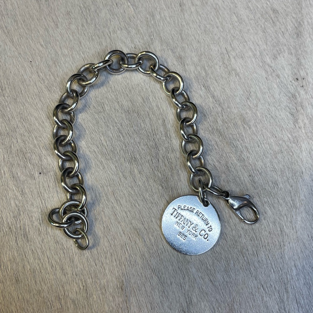 Tiffany & Co. Return To round charm bracelet